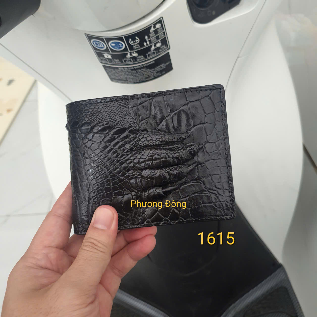 gen-h-z6842388308676_aa43a205666f1a17e48663414fc75834